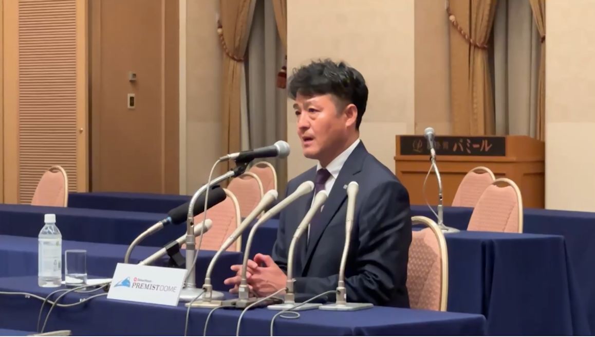 就任会見する阿部晃士社長