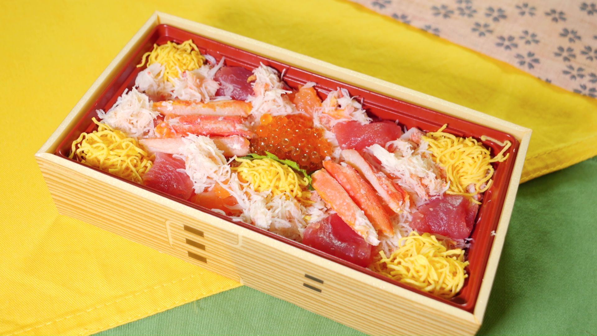 かにたっぷり海鮮ちらし(1780円)