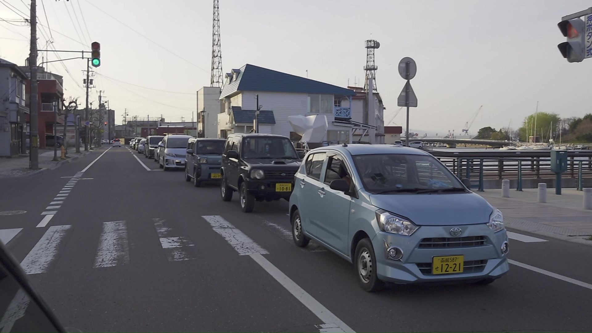 避難する車で渋滞(函館市)