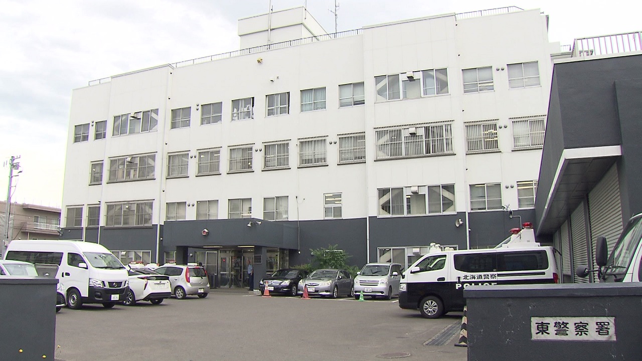 自転車で逃走中の男を不同意わいせつの疑いで追っている北海道警札幌東署