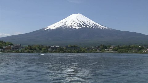  大雨が降ると麓は雨水の重さで沈降