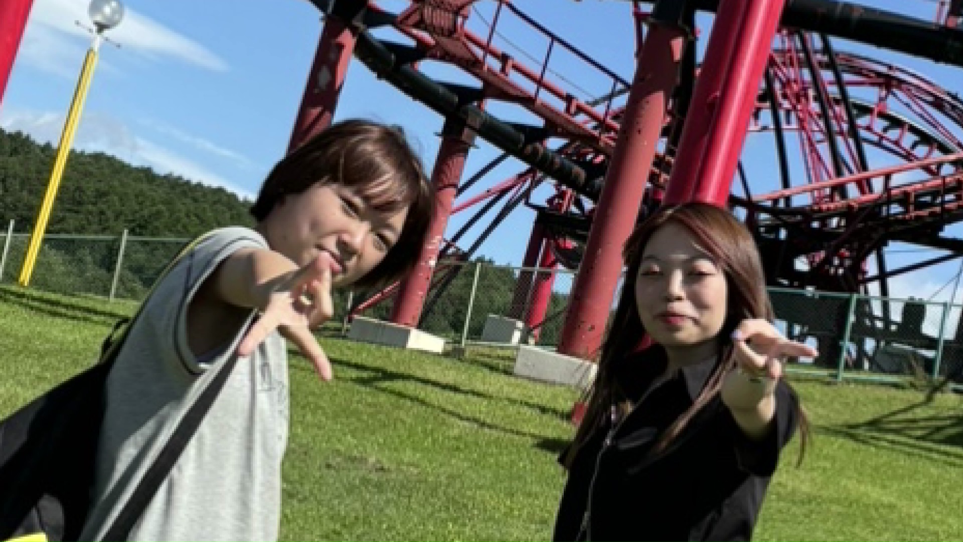 八木原被告（左）と川村被告（提供 視聴者）