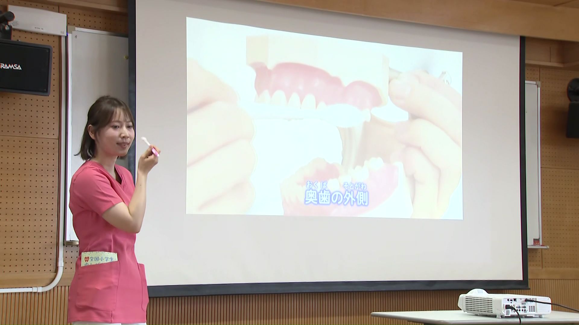 歯みがきの正しいみがき方をレクチャー（新琴似北小学校）