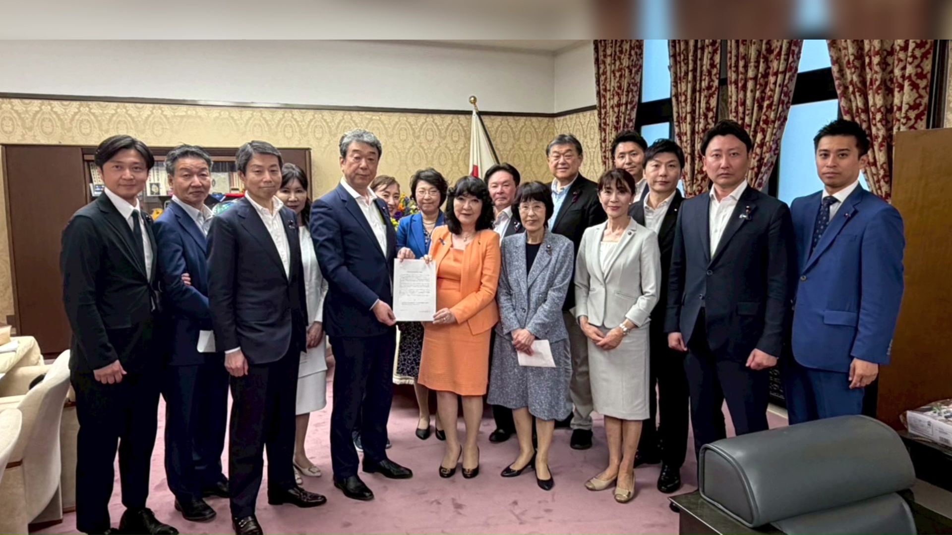 地元選出議員らが片山さつき財務大臣へ要望書を提出